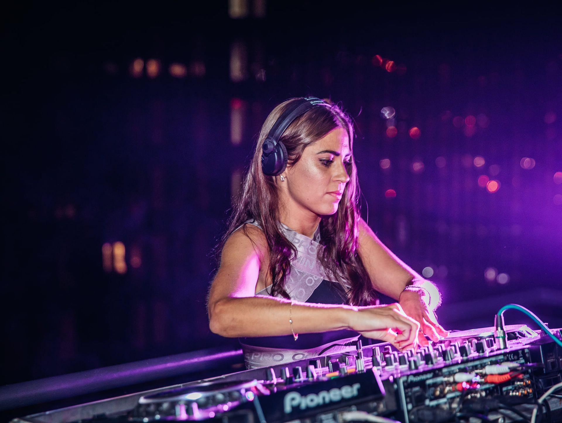 Stephy Longueira Performance 4