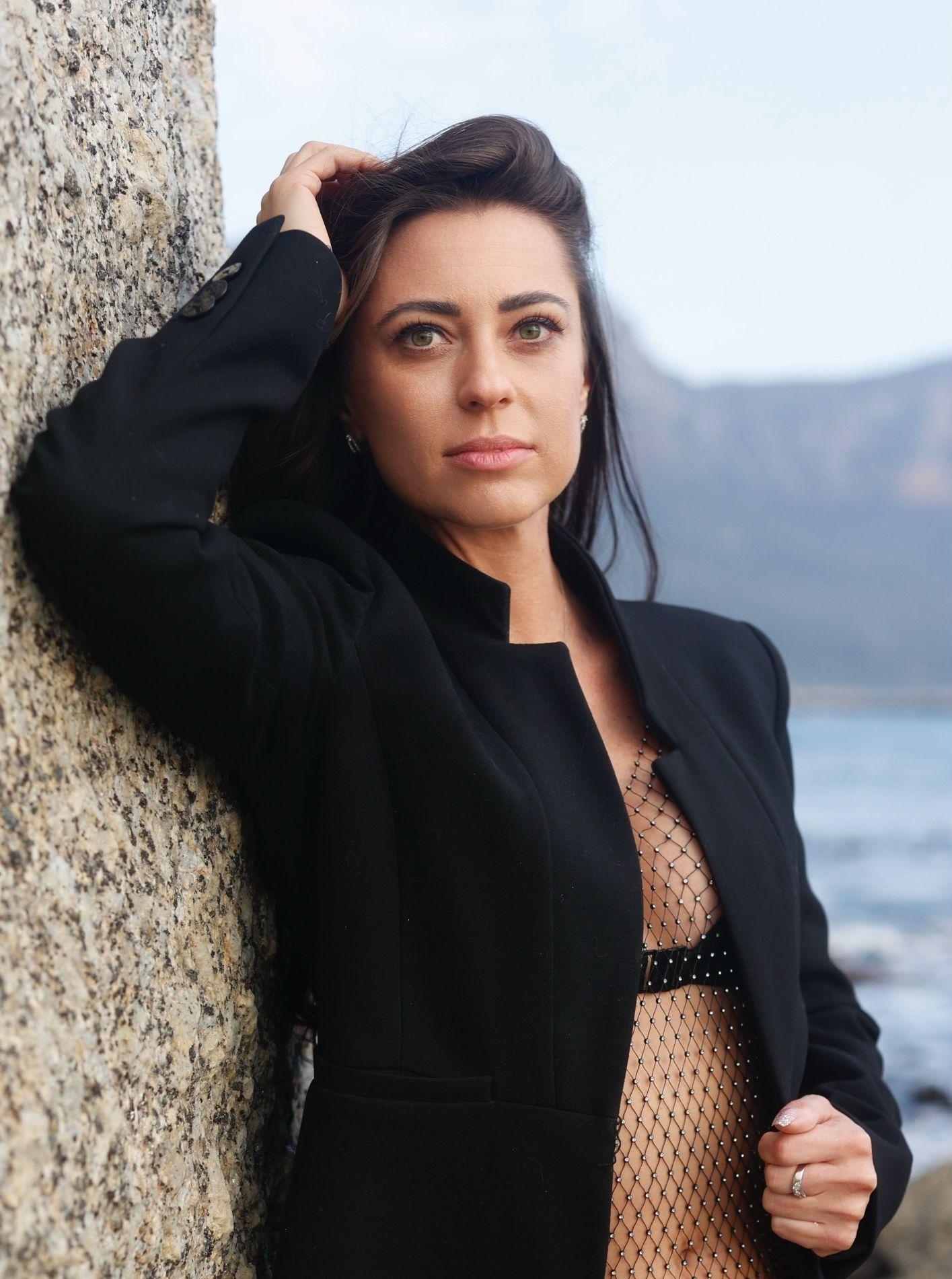 Stephy Longueira Performance 2